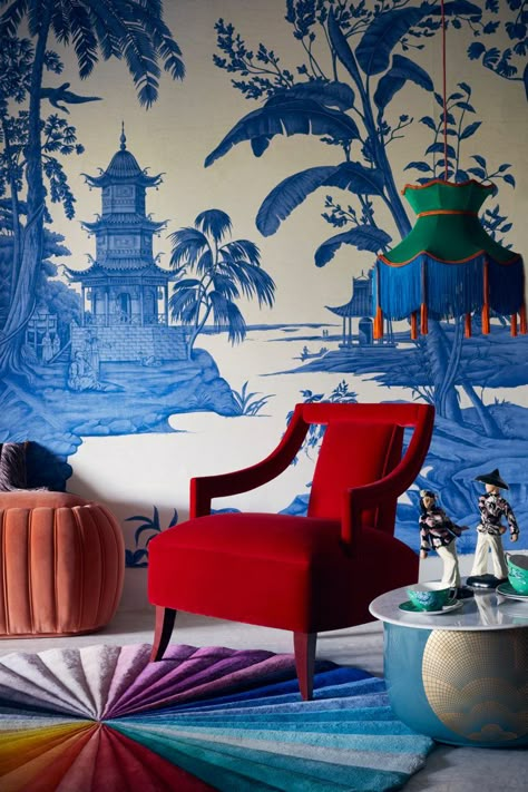 Decorating Trend: China Girl - Chinoiserie for the modern home Coin Banquette, Golden Chair, Ceiling Painting, Chinoiserie Style, Chinoiserie Wallpaper, Chinoiserie Chic, China Girl, Painted Ceiling, Painted Doors