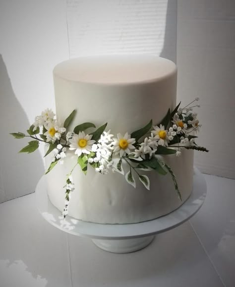 Wedding cake inspired by spring by Darina - http://cakesdecor.com/cakes/310562-wedding-cake-inspired-by-spring Cake With Daisy Flowers, Jasmine Flower Cake, Foliage Cake, Daisy Flower Cake, Daisy Wedding Cake, Daisy Wedding Cakes, Flower Cake Design, 2 Tier Wedding Cakes, Daisy Cake