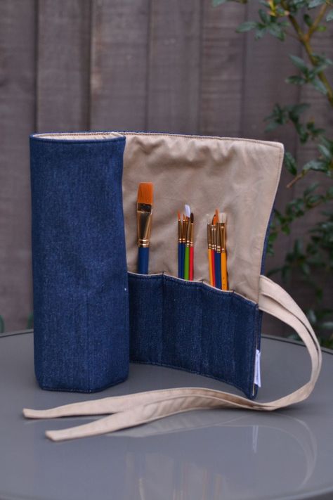 Denim Pencil Case, Paint Brush Roll, Small Business Ideas Diy, Roll Pencil Case, Diy Brush Holder, Denim Recycling, Roll Up Pencil Case, Pencil Case Design, Diy Pencil Case