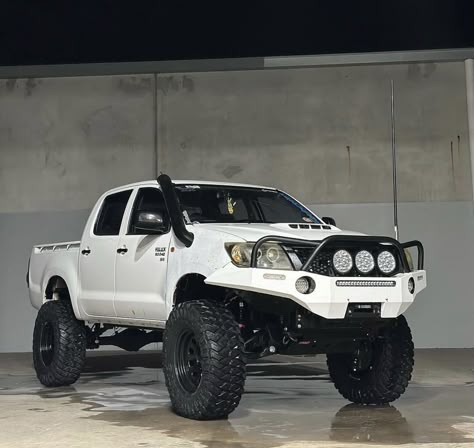 N70 Hilux Modified, Hilux Mods, Overland Tacoma, Lifted Suv, Landcruiser 79 Series, Toyota Pickup 4x4, 79 Series, Tacoma Truck, Toyota Pickup