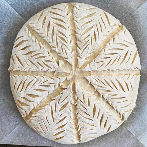 Christmas Tree Sourdough, Bread Scoring Patterns, Bread Scoring, Sourdough Starter Discard Recipe, Homemade Sourdough Bread, Artisan Bread Recipes, Bread Art, Sourdough Baking, Sourdough Bread Recipe