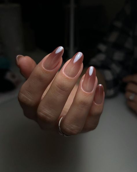 The perfect fall nails do exist 🤎✨ . . Products used: @opi “put it in neutral” @dndgel “walnut brown 052” @daily_charme “white… | Instagram Chrome Nails Ideas, Brown Chrome Nails, Chrome Nails Opi, Brown Chrome, Neutral Nail Art, Chrome Designs, Copper Ombre, Oval Shaped Nails, Checkered Nails