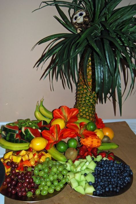 safari fruit displays | Jungle Safari Fruit display - Ashley's baby shower Fruit And Veggie Display, Jungle Fruit, Jungle Baby Shower Decorations, Veggie Display, Zoo Baby Shower, Fruit Table, Jungle Safari Baby Shower, Jungle Monkey, Lion King Baby Shower