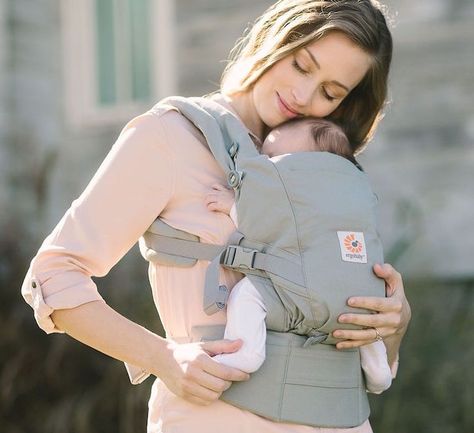 New Ergobaby ADAPT carrier: Custom fit you can use from birth. Ergobaby Carrier, Baby Tech, Baby Carrier Newborn, Ergonomic Baby Carrier, Best Baby Carrier, Baby Stage, Baby Co, Grey Baby, Baby Halloween Costumes