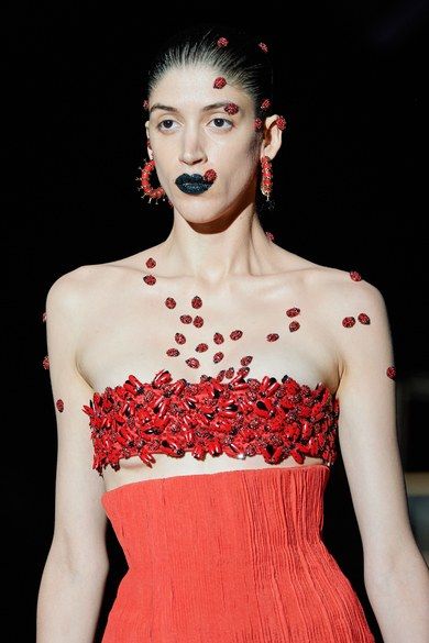 Schiaparelli Fall 2019 Couture collection, runway looks, beauty, models, and reviews. Detail Couture, Ladybug Dress, High Fashion Couture, Haute Couture Details, 2019 Couture, Elsa Schiaparelli, Couture Details, Fashion Project, Vogue Russia