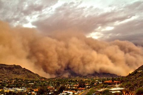 A monster dust storm swallows Camelback Mountain, on July 5th, 2011 Dust Storm Aesthetic, Desert Rain Aesthetic, Storm In The Desert, Desert Storm Camouflage, Storm Clouds Over Mountains, Dust Storm, Camelback Mountain, Dust Bowl, Salt Of The Earth