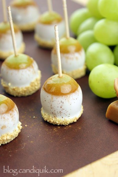 Caramel Apple Pie Grape Poppers - these are AMAZING & addicting. @Melissa Squires Squires Squires Henson CandiQuik Melted Caramel, Toothpick Appetizers, Small Treats, Caramel Apple Pie, Cooking Spray, Apple White, Small Desserts, Caramel Apple, Homemade Treats