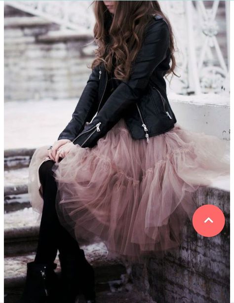 Hooky Aesthetic, Tulle Skirts Outfit, Nymphadora Tonks, Gonna In Tulle, Rock Princess, Looks Jeans, Tulle Midi Skirt, Rose Tyler, Killing Eve