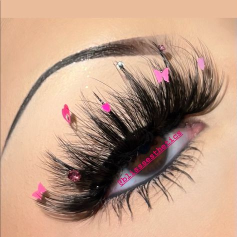 Fluffy Faux Mink Strip 25 Mm 3d Lashes Accented With Purple Glitter. Comment If You Would Like A Different Color. Available In Pink Blue And Silver And Gold. Edc Makeup, Lash Extentions, Lashes Fake Eyelashes, Wispy Eyelashes, Big Lashes, Cat Eye Lash, Lash Extensions Styles, Perfect Eyelashes, Pretty Lashes