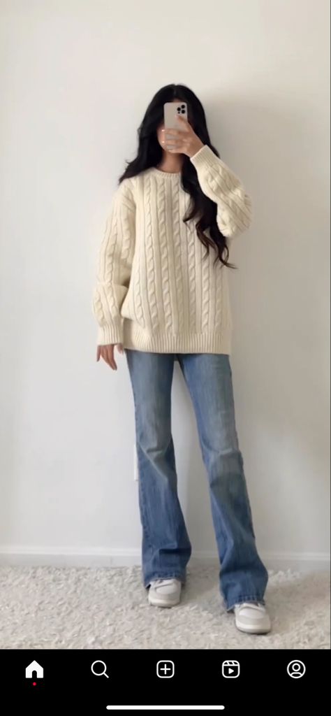 Ig: @fitswithval Outfit Ideas For Teen Girls Winter, Winter Aesthic Outfit, Elevated School Outfits, Modest Aesthetic Outfits Winter, Cute Outfits With Jeans Winter, Cute Tops Aesthetic Modest, Casual Girly Outfits Winter, January Aesthetic Outfit, Campus Outfits College