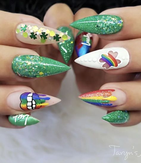 20 Pinch-Proof St. Patrick’s Day Nail Ideas That Aren’t Just Plain Green - Days Inspired St Patty Nails, St Patrick Day Nails Acrylic, St Patricks Nail Designs, St Patrick Nails, Patrick Day Nails, Patrick Nails, Irish Nails, Saint Patrick Nail, Gold Glitter Nail Polish