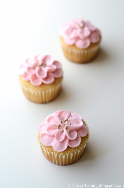 i heart baking!: pink flower cupcakes for baby's first birthday Cute Flower Cupcakes, Birthday Flower Cupcakes, Pink Flower Cupcakes, Cupcakes For Birthday, Cupcake Making, Heart Baking, Baby Shower Cupcakes For Girls, First Birthday Cupcakes