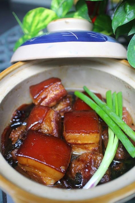 Dongpo Pork Recipe, Dongpo Rou, Dongpo Pork, Pork Bites, Cooking Pork, Korean Side Dishes, Pork Belly Recipes, How To Cook Pork, Chinese Recipes