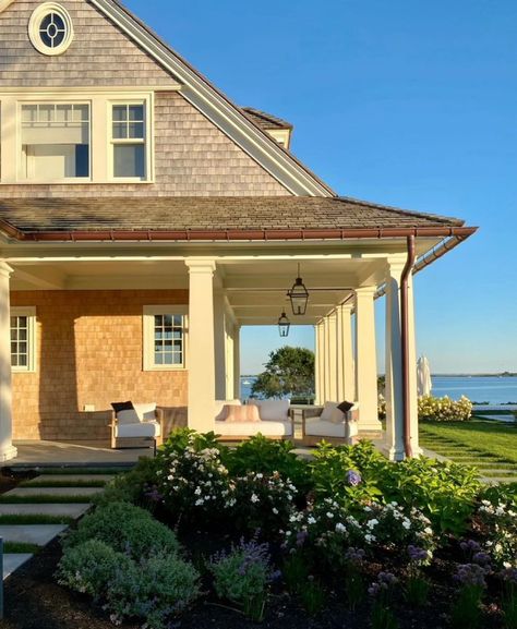 Southern Living Homes Exterior, Cape House Exterior, Southern Home Exterior, Maine Cottage Interiors, Classic Southern Home, Coastal Home Exterior, Nantucket House, House On The Water, Nantucket Home