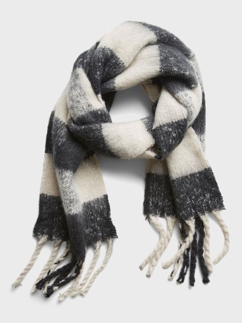 Scarfs Aestethic, Scarves Aesthetic, Aesthetic Scarf, Winter Switzerland, Thrift Manifest, Cute Scarves, Funky Scarves, Scarf Aesthetic, Fluffy Scarf