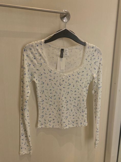 H&m Floral Top, H M Tops, Old Navy Coquette, H M Shirts & Tops, Couqqete Outfit, Cute H&m Clothes, Aesthetic H&m Clothes, H&m Coquette Finds, Basic Coquette Outfits