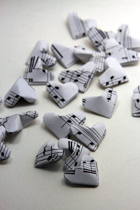 Music Notes Origami Hearts by meligami on Etsy, $6.50 Origami Piano, Origami Guitar, Music Gifts Diy, Music Decorations, Origami Hearts, Piano Gifts, Handmade Paper Art, Kids Party Crafts, Origami Decoration