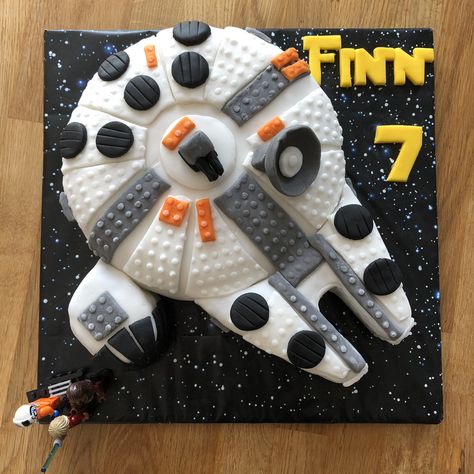 Luke Skywalker Cake, Star Wars Birthday Cakes, Starwars Cakes Birthday, Millennium Falcon Cake, Falcons Cake, Star Wars Themed Birthday Party, Lego Star Wars Party, Star Wars Birthday Cake, Number Birthday Cakes