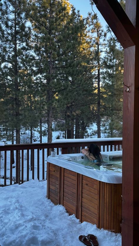 Winter Cabin Hot Tub, Winter Resort Aesthetic, Hottub Snow Pics, Snow Lodge Aesthetic, Hot Springs Aesthetic Winter, Hot Tub In The Snow, Hot Tub Snow Pictures, Jacuzzi Couple Aesthetic, Snow Hot Tub Pictures