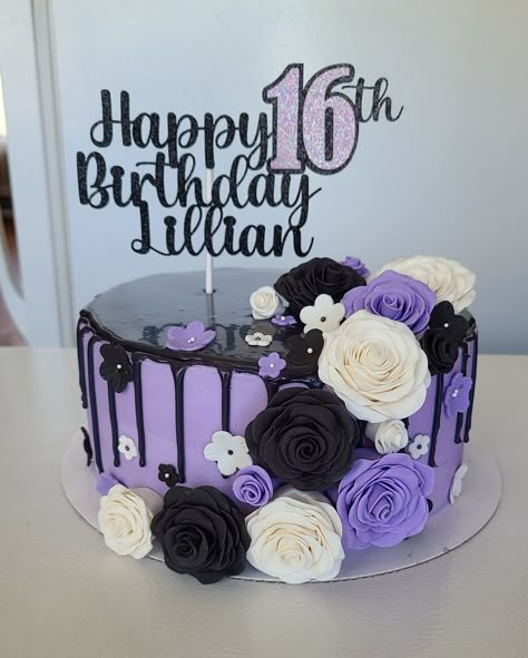 Black And Purple Theme Birthday Party, Purple Black And Silver Birthday Cake, Purple Black Birthday Cake, Tortas Astetics, Black And Purple Cake Ideas, Black And Purple Birthday Cake, Dark Purple Birthday Cake, Wednesday Adams Cake Ideas, Purple Birthday Cake Ideas