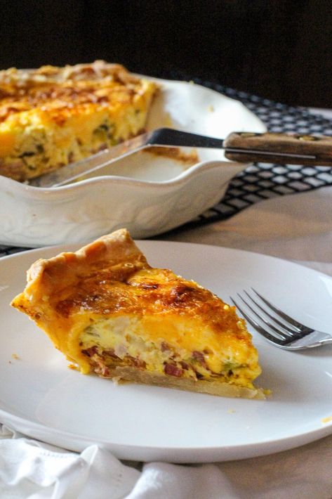 Hatch Green Chile Quiche, so easy and a big crowd pleaser. A great Mexican breakfast quiche recipe. With cheddar and Monterey Jack Cheese, Bacon, eggs and half and half. Everyone loves this one. One of the best breakfast casseroles you can make. Crazy good. #baconquiche #chilequiche #hatchchile Green Chile Quiche, Best Breakfast Casseroles, Lake Meals, Breakfast Quiche Recipe, Breakfast Crowd, Eggs Dishes, Hatch Green Chili Recipe, Breakfast Quiche Recipes Easy, Hatch Chili Recipes