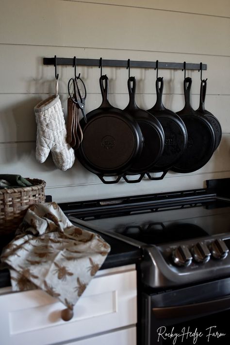 Above Oven Ideas, Cast Iron Cookware Display, Season Cast Iron, Interior Design Kitchen Contemporary, Cast Iron Pans, Cast Iron Decor, Oven Temperature, Cast Iron Skillets, Skillet Pan