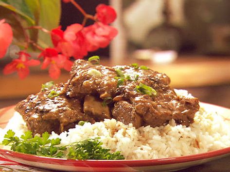 Try Short Ribs by Paula Deen! You'll just need 3 pounds short ribs, House Seasoning, recipe follows, 2 tablespoons all-purpose flour, Oil, 2 cloves garlic... Recipe Beef Stew, Cooking Short Ribs, Boneless Ribs, Short Ribs Recipe, Paula Deen Recipes, Recipe Beef, Ribs Recipe, Braised Short Ribs, Beef Short Ribs