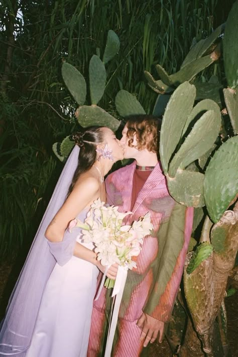 Inside Raenee Sydney and James Marto’s Psychedelic Purple Wedding - Vogue Australia Vogue Bride, Colored Wedding Dress, Theme Nature, Y Project, Vogue Australia, Vegas Wedding, Wedding Mood, Wedding Fashion, The Groom