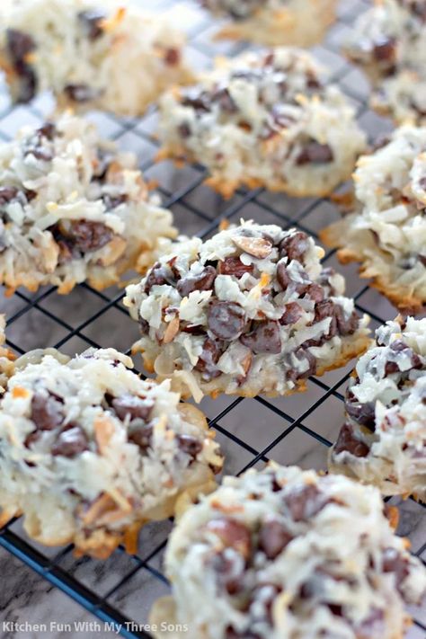 Cookies 3 Ingredients, Almond Joy Candy, Easiest Cookies, Banana Pudding Cookies, 4 Ingredient Cookies, Joy Cookies, Easy Banana Pudding, 3 Ingredient Cookies, Almond Joy Cookies