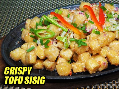 Want to eat meatless this time? I think this tofu sisig is the one dish that you have to try #TofuSisig #CrispyTofu Sizzling Tofu, Tofu Sisig, Filipino Party, Pagkaing Pinoy, Sisig Recipe, Pork Sisig, Tofu Dishes, Crispy Tofu, Pinoy Food