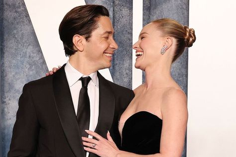 Justin Long recently referred to Kate Bosworth as his 'now-wife' a month after revealing their engagement Justin Long, Long Engagement, Long Pictures, Engagement Celebration, Kate Bosworth, Vanity Fair Oscar Party, Poses For Photos, Big Wedding, Casual Wedding