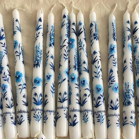 Chinoiserie Candles, Christmas Candle Painting, 21 Diner, Candles Wedding, Hand Painted Candles, Painted Candles, Mama Mia, Candle Inspiration, Blue Candles