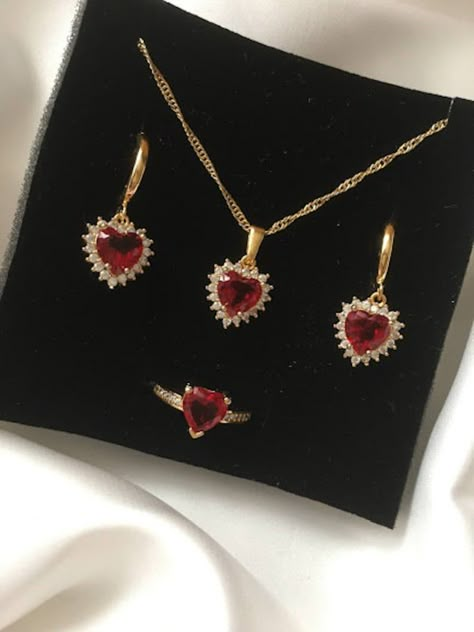 Red And Gold Jewelry Aesthetic, Игрушки Funko Pop, Red Jewellery, Cute Engagement Rings, Jewelry Accessories Ideas, Red Jewelry, Women's Jewelry Sets, Classy Jewelry, Jewelry Lookbook