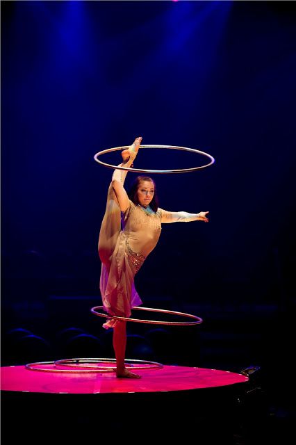 Circus Tricks, Hoops Aesthetic, Hula Hop, Hula Hoop Dance, Circus Aesthetic, Parent Night, Hula Hooping, Hoop Dance, Poses Yoga