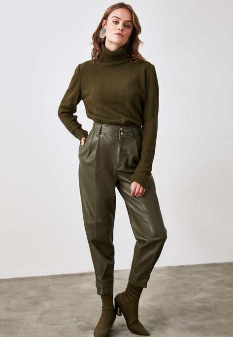 Khaki Green Outfit, Khakis Outfit, Leather Pants Outfit, Knitwear Sweater, Deep Autumn, Monochrome Outfit, Autumn Stickers, Green Outfit, Of Model