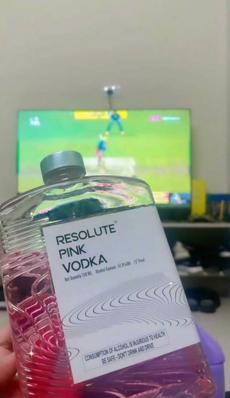 Pink Vodka Drinks, Vodka Snap, Alcohol Snapchat, Alcohol Snapchat Party, Snapchat Party, Pink Vodka, Bandra Worli Sea Link, Drinks Pictures, Vodka Alcohol