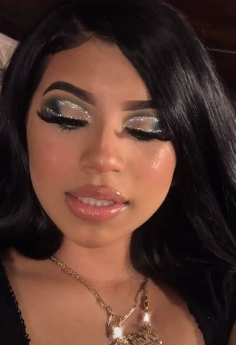 Shiny Makeup Look, Black Prom Makeup, Makeup Silver Glitter, Black Glitter Makeup, Holiday Makeup Looks Christmas, Prom Eyeshadow, Glitter Eyebrows, Prom Makeup For Brown Eyes, Cheer Makeup