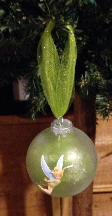 Tinker Bell Christmas, Christmas Tinkerbell, Tinkerbell Ornament, Tinkerbell Christmas, Painted Christmas Balls, Bell Christmas Ornaments, Lightbulb Crafts, Mickey Minnie Christmas, Disney Tree