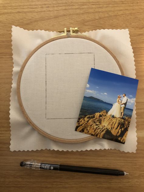 Picture Frame Embroidery, Photo Embroidery Hoop Ideas, Hand Embroidery Picture Frame, Embroidery Frame Ideas, Hand Embroidery Photo Frame, Embroidered Photo Frames, Turn Photo Into Embroidery Pattern, Embroidery Photo Frame, Embroidery Picture Frame