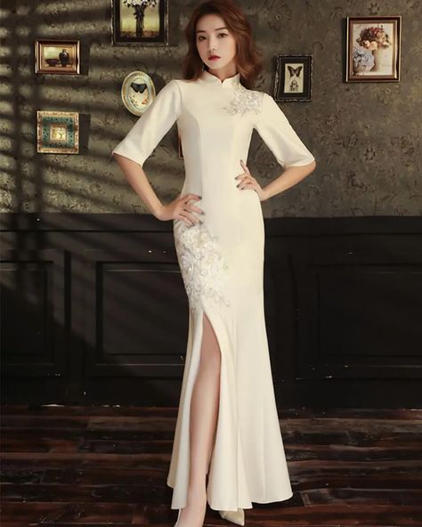 white-fishtail-dress-cheongsam-dress (1) Cheongsam Embroidery, White Cheongsam, Casual Gowns, Wedding Qipao, Qipao Cheongsam, White Evening Dress, Fishtail Dress, Qipao Dress, Body Proportions