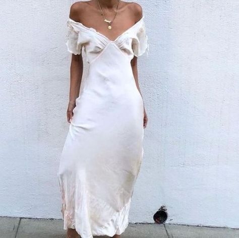 Party Kleidung, Outfit Trends, Silk Slip Dress, Mode Inspo, Looks Chic, Looks Style, Mode Inspiration, Style Outfits, Look Fashion