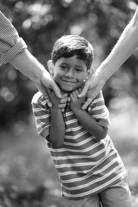 Father Son Photography, Married Photography, Sibling Photography Poses, Son Photo Ideas, Cute Family Photos, Pose Portrait, Family Photoshoot Poses, Family Portrait Poses, Children Photography Poses