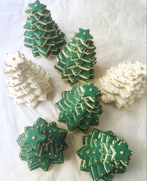 Stacked Christmas Cookies, Star Cookies Decorated, Star Sugar Cookies, Christmas Sugar Cookies Decorated, New Years Cookies, Gingerbread Christmas Tree, Star Christmas Tree, Winter Cookie, Tree Cookies