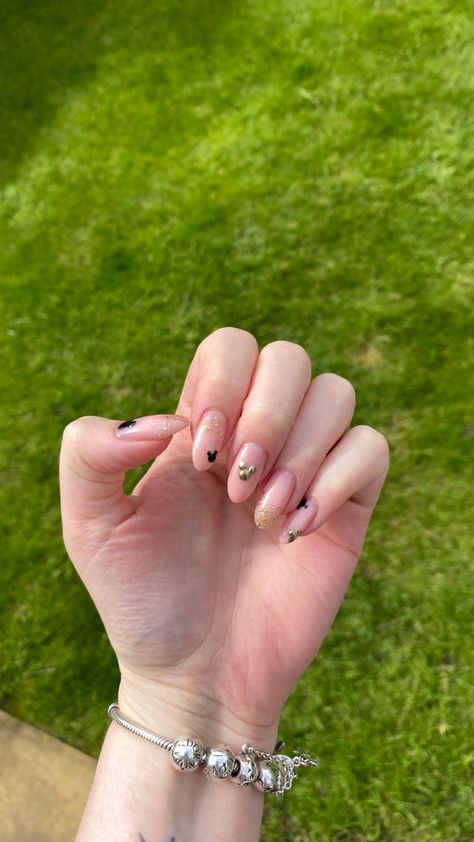 Disney Chrome Nails, Chrome Disney Nails, World Nails, Disney World Nails, Disney Nails, Gold Chrome, Chrome Nails, Cute Black, Black And Gold