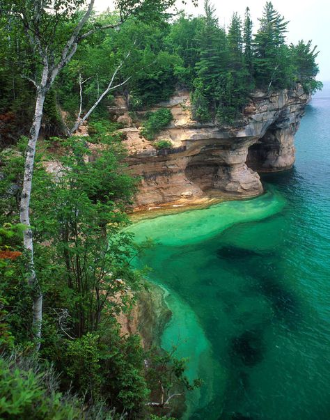 These Photos Capture The Little-Known Beauty Of Lake Michigan In Winter Pictured Rocks, Apostle Islands, Pictured Rocks National Lakeshore, Michigan Travel, The Great Lakes, Pure Michigan, To Infinity And Beyond, Lake Superior, Jolie Photo