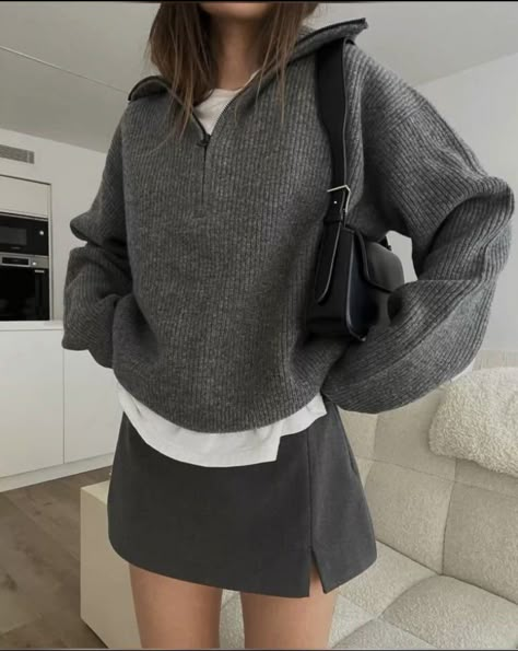 Gray Skirt Outfit, Grey Skirt, Neue Outfits, Elegante Casual, Grey Outfit, Looks Street Style, Todays Outfit, Mode Inspo, Winter Fits