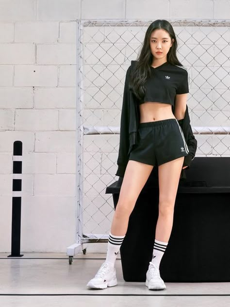 Korean Fashion Outfits, Korean Girl Fashion, Ulzzang Fashion, Sporty Outfits, Korean Street Fashion, Korean Outfits, Kpop Fashion, Teen Fashion Outfits, Dance Outfits