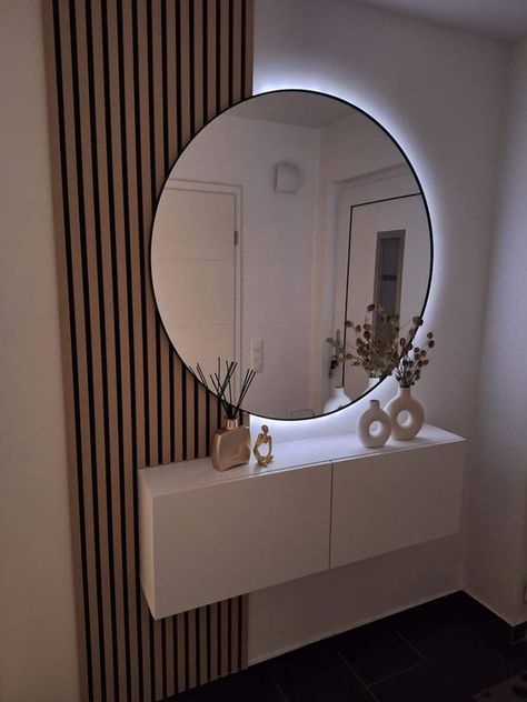 Uk Hallway Ideas, Entrance Mirror Ideas, Vstupná Hala, Stylish Room Decor, Narrow Hallway Decorating, Home Hall Design, Interior Design Your Home, Apartment Living Room Design, Custom Mirrors