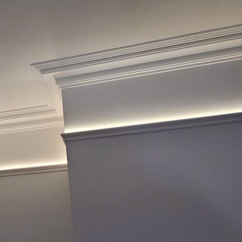 Crown Moulding Styles, Ceiling Trim Molding, Wall Cornice, French House Interior, Faux Crown Moldings, Ceiling Cornice, Workplace Design Office, Cornices Ceiling, Scandinavian Concept