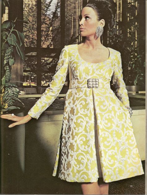 Vogue Spring, 1970 Fashion, Robes Glamour, 1960 Fashion, Fashion 1970s, 60s 70s Fashion, 60s And 70s Fashion, Fashion 1960s, Glam Look